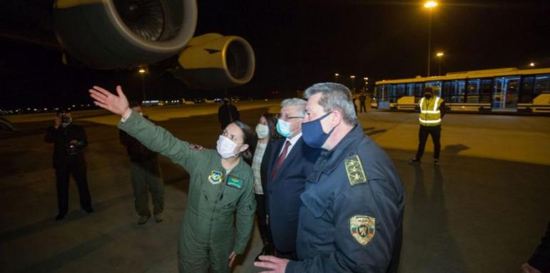 Боен пилот Жасмина Христова докара помощта от Китай